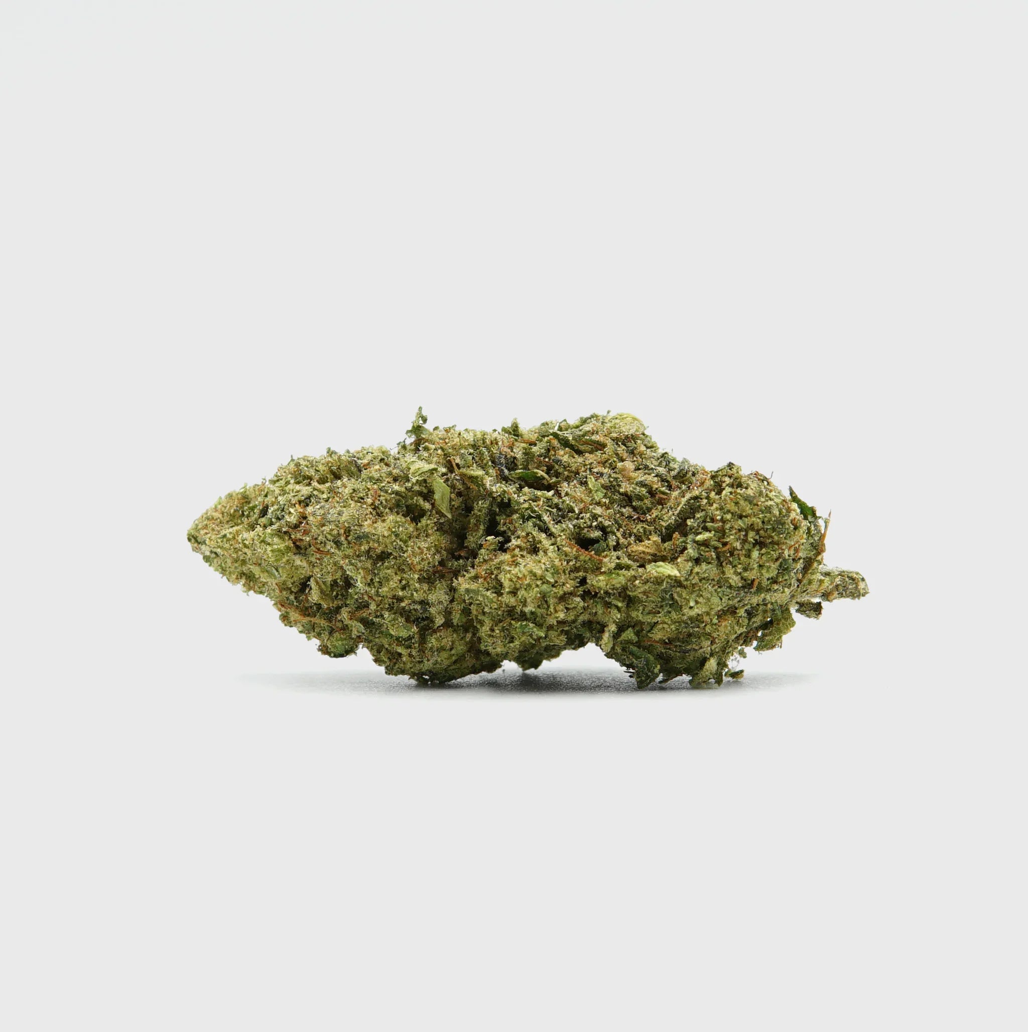 Natürliche Cannabisblüte, hochwertig und nachhaltig, grün mit feinen Trichomen