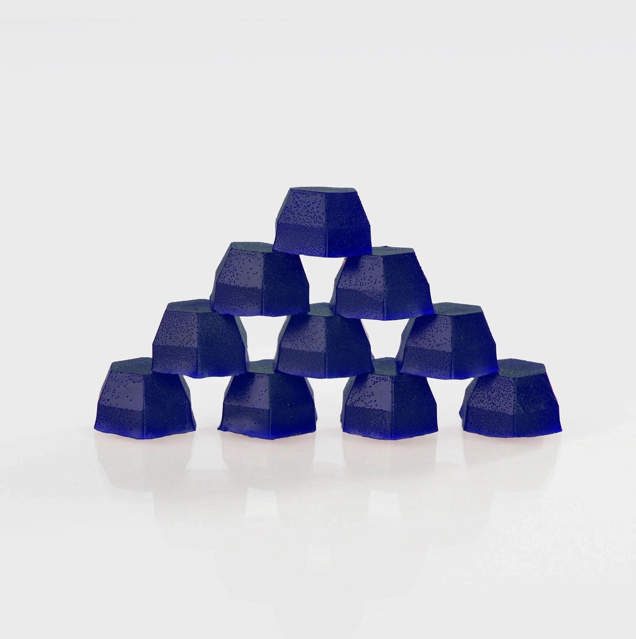 Blaue Gummibärchen in Pyramidenform, natürlich und hochwertig