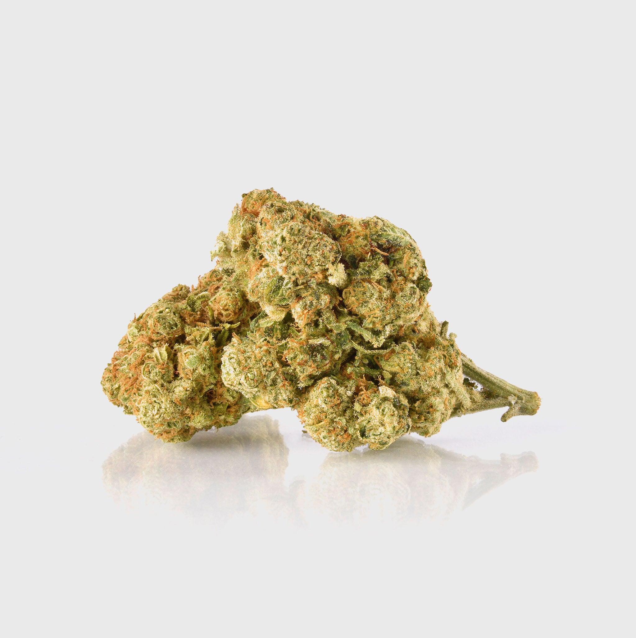 Natürliche Cannabisblüte mit grünen und orangefarbenen Trichomen, hochwertig und nachhaltig