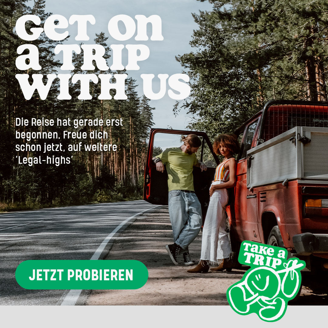 Paar auf Roadtrip mit rotem Van im Wald, 'Legal-highs' und 'Jetzt Probieren' Text